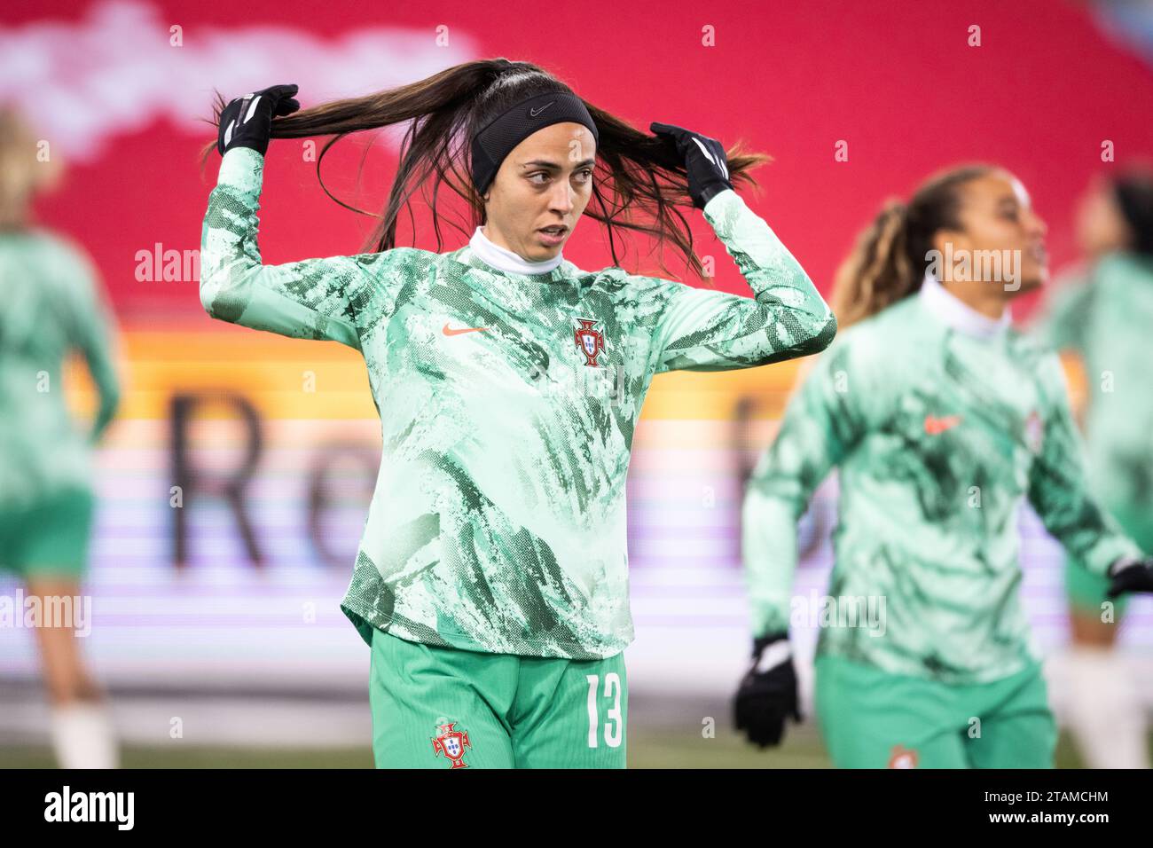 Oslo, Norwegen. Dezember 2023. Fatima Pinto (13) aus Portugal bereitet sich vor dem Spiel der UEFA Nations League zwischen Norwegen und Portugal im Ullevaal Stadion in Oslo auf. (Foto: Gonzales Photo/Alamy Live News Stockfoto