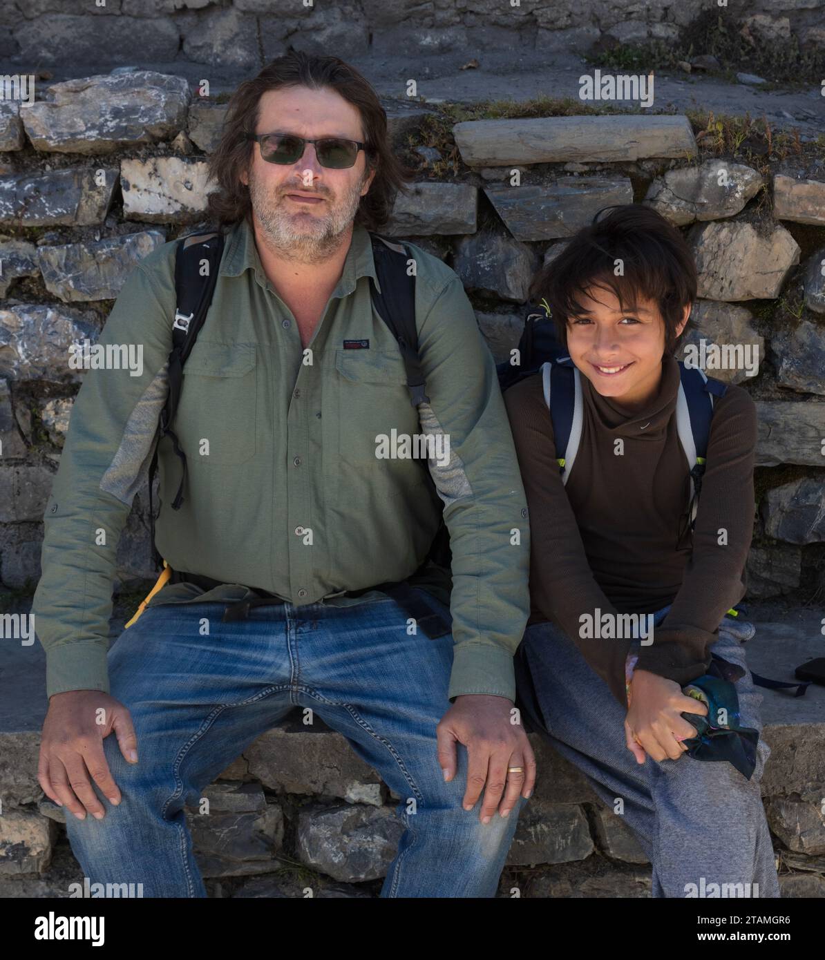 Bodhi Garrett mit seinem Sohn Vajra Garrett in Muktinath - Lower Mustang, Nepal Stockfoto