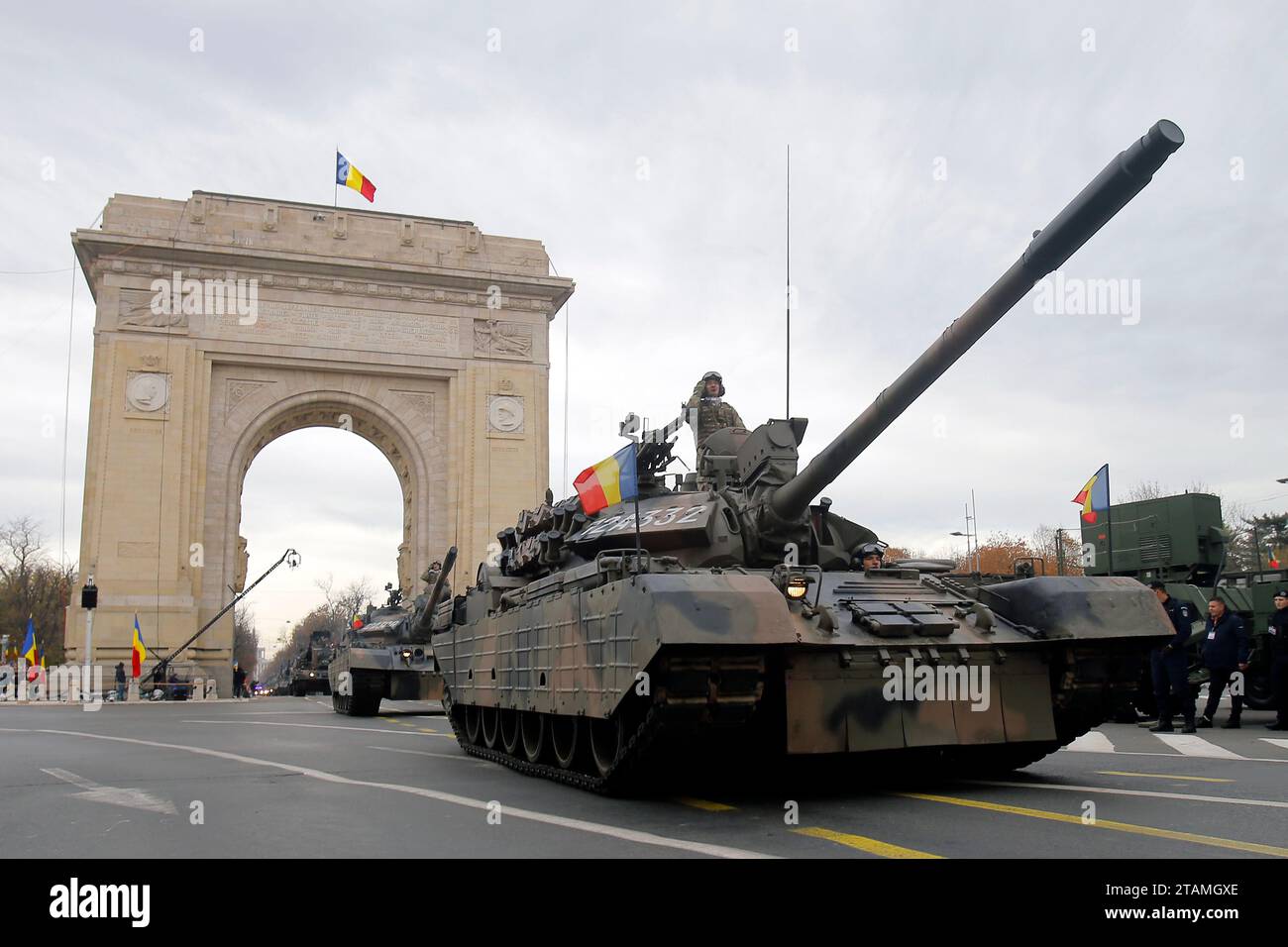 Bukarest, Rumänien. Dezember 2023. Rumänische Soldaten nehmen an einer Militärparade zum Nationalfeiertag Rumäniens am 1. Dezember 2023 in Bukarest, der Hauptstadt Rumäniens, Teil. Quelle: Cristian Cristel/Xinhua/Alamy Live News Stockfoto