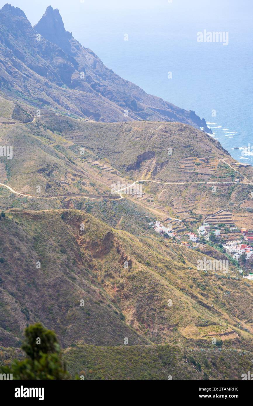 Das Anaga-Massiv (Macizo de Anaga). Natürliche Landschaft im Norden Teneriffas. Kanarische Inseln. Spanien. Blick von der Aussichtsplattform - Mirador Bailad Stockfoto
