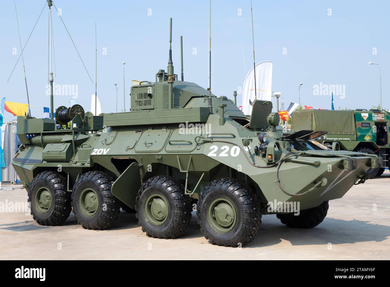 MOSKAU REGION, RUSSLAND - 18. AUGUST 2022: RXM-6-Fahrzeug auf Basis des gepanzerten Personals-Trägers der BTR-80 zur Leitung von Strahlung, Chemie und Bio Stockfoto