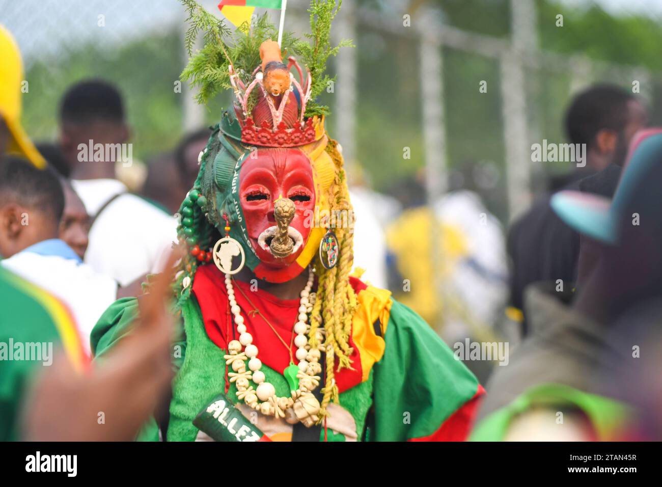 DOUALA, KAMERUN – 17. NOVEMBER: Kamerun Maskottchen beim Qualifikationsspiel zur FIFA-Weltmeisterschaft 2026 zwischen Kamerun und Mauritius im Japoma Stadium o Stockfoto