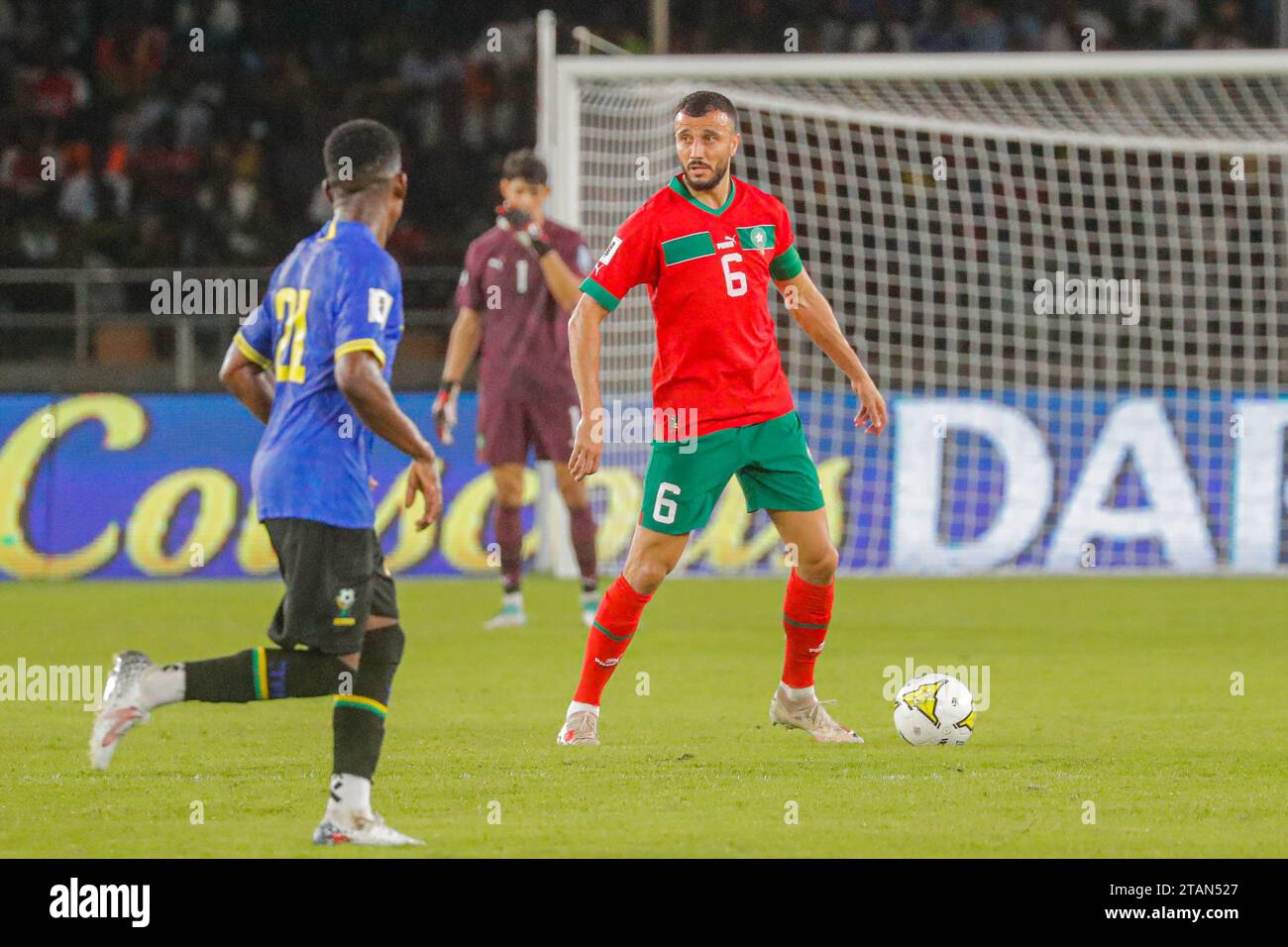 DAR es SALAAM, TANSANIA - 21. NOVEMBER: Romain Saiss aus Marokko ...