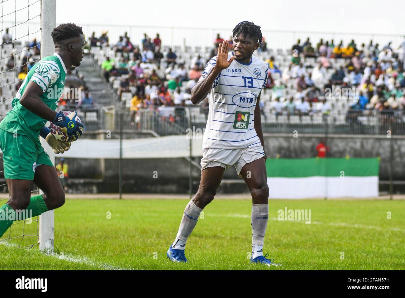 DOUALA, KAMERUN 19. NOVEMBER Somb of Apejes während der MTN Cameroon