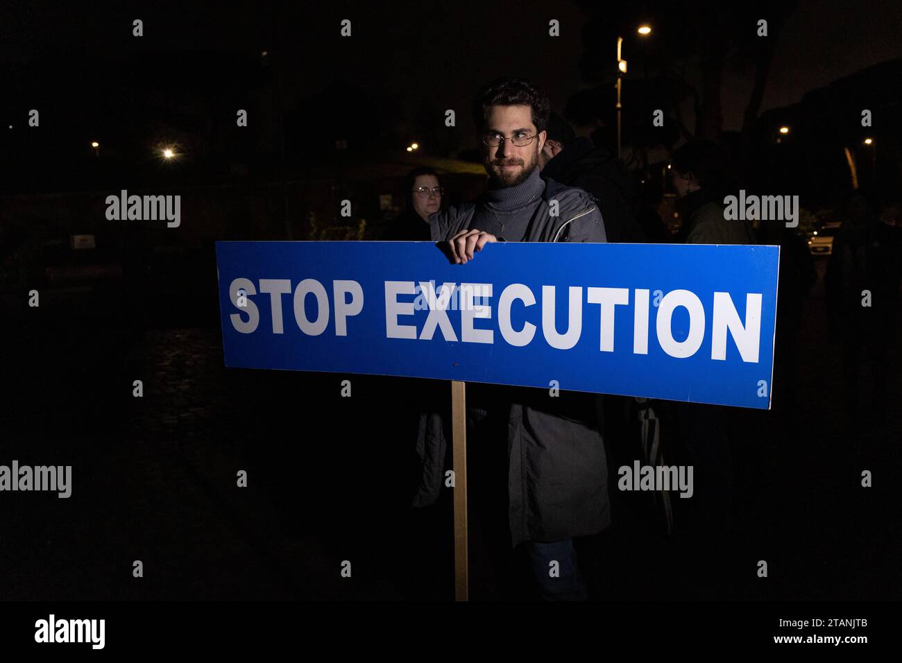 Rom, Italien. November 2023 30. Demonstration, die in Rom vor dem Kolosseum von der Gemeinschaft Sant'Egidio zur Abschaffung der Todesstrafe organisiert wurde (Foto: Matteo Nardone/Pacific Press/SIPA USA) Credit: SIPA USA/Alamy Live News Stockfoto