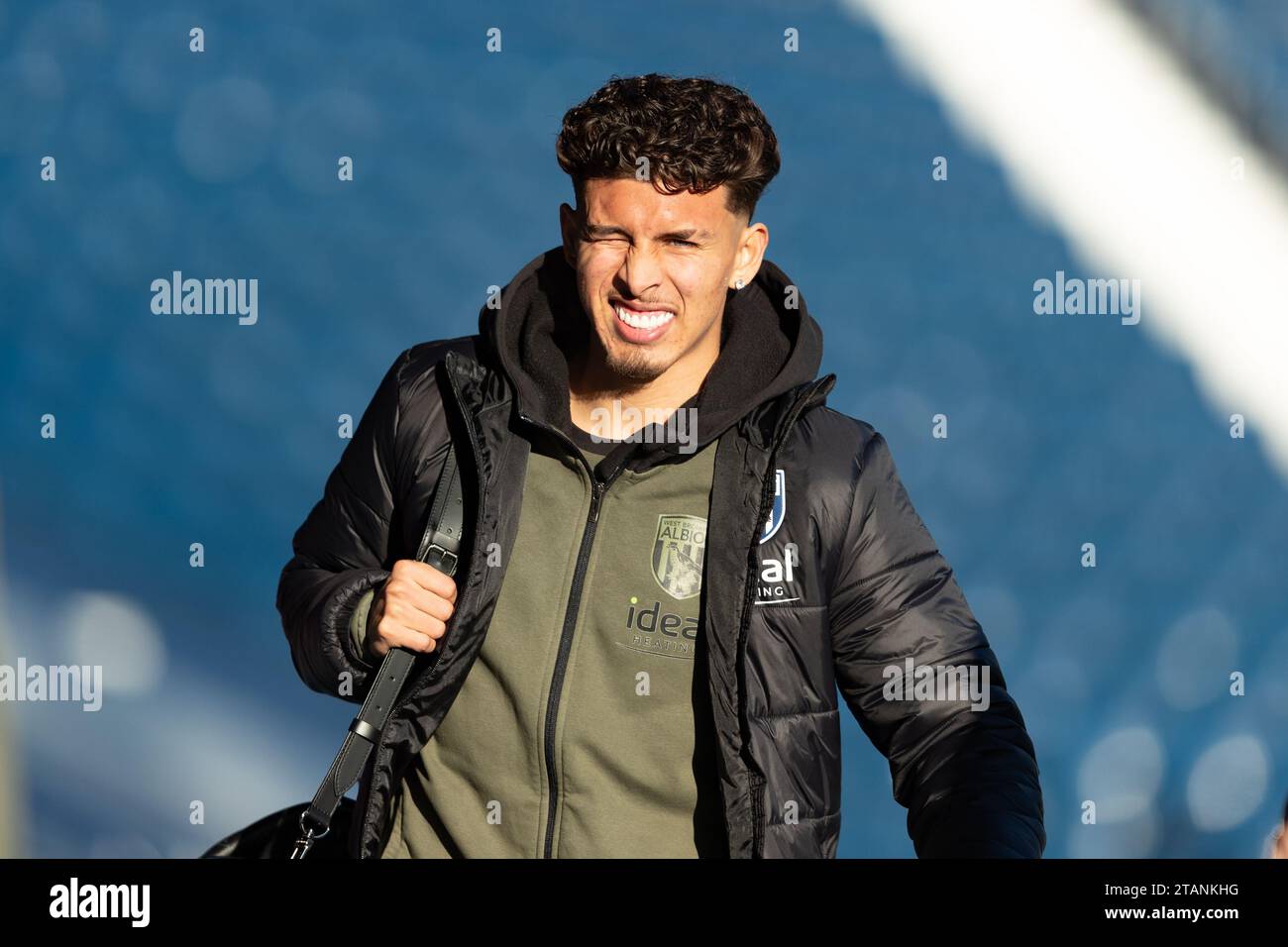 Jeremy Sarmiento aus West Bromwich kam am Samstag, den 2. Dezember 2023, im Stadion vor dem Spiel der Sky Bet Championship zwischen West Bromwich Albion und Leicester City in den Hawthorns in West Bromwich an. (Foto: Gustavo Pantano | MI News) Credit: MI News & Sport /Alamy Live News Stockfoto
