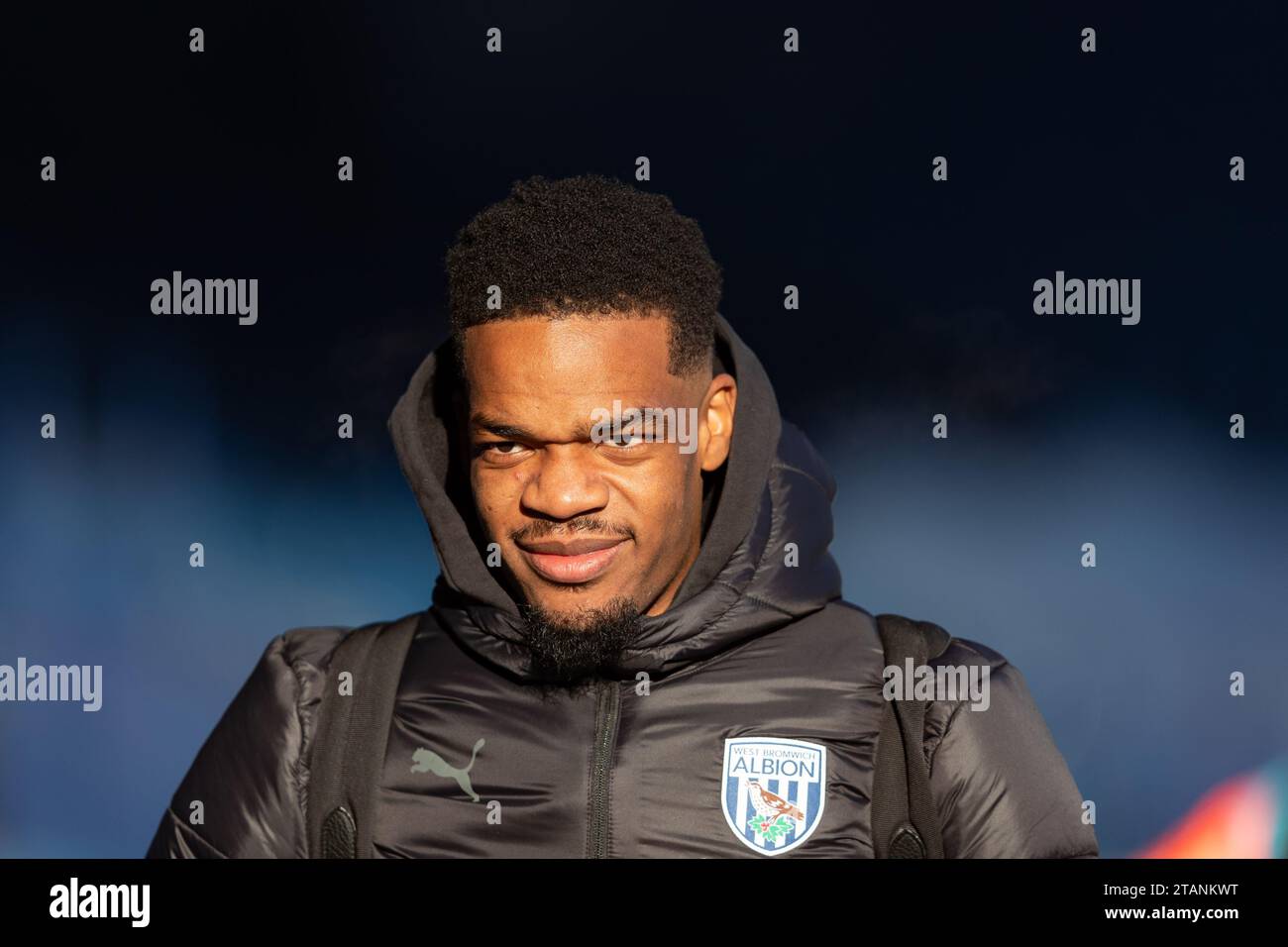 Grady Diangana aus West Bromwich erreichte das Stadion vor dem Sky Bet Championship-Spiel zwischen West Bromwich Albion und Leicester City in den Hawthorns, West Bromwich am Samstag, den 2. Dezember 2023. (Foto: Gustavo Pantano | MI News) Credit: MI News & Sport /Alamy Live News Stockfoto