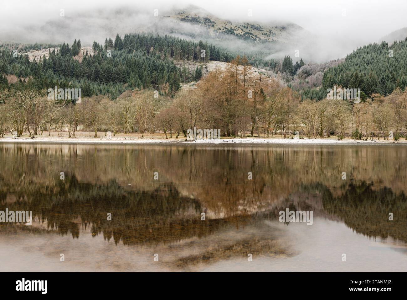 Winterliche Szenen über dem Loch Lubnaig von Trossach, während Schottland Temperaturen unter Null erlebt. Kredit: Euan Cherry Kredit: Euan Cherry/Alamy Live News Stockfoto
