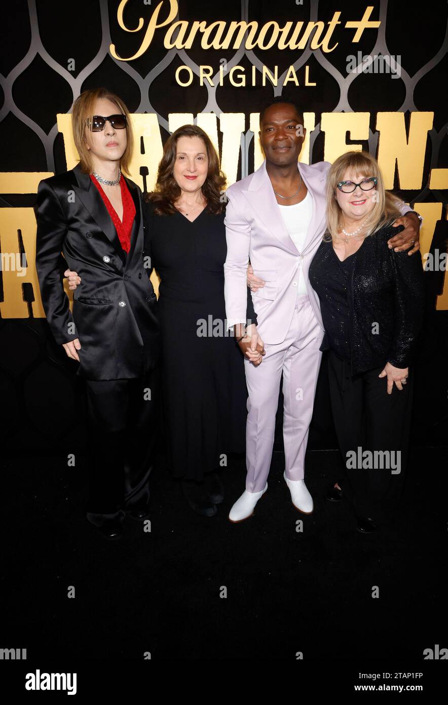 WEST HOLLYWOOD, KALIFORNIEN - 1. DEZEMBER: Yoshiki, Isis Mussenden, David Oyelowo, Colleen Camp beim Oprah Winfrey Los Angeles Event für die neue Paramount Series Lawmen: Bass Reeves im Sunset Tower in West Hollywood, Kalifornien am 1. Dezember 2023. Copyright: XFayexSadoux Credit: Imago/Alamy Live News Stockfoto