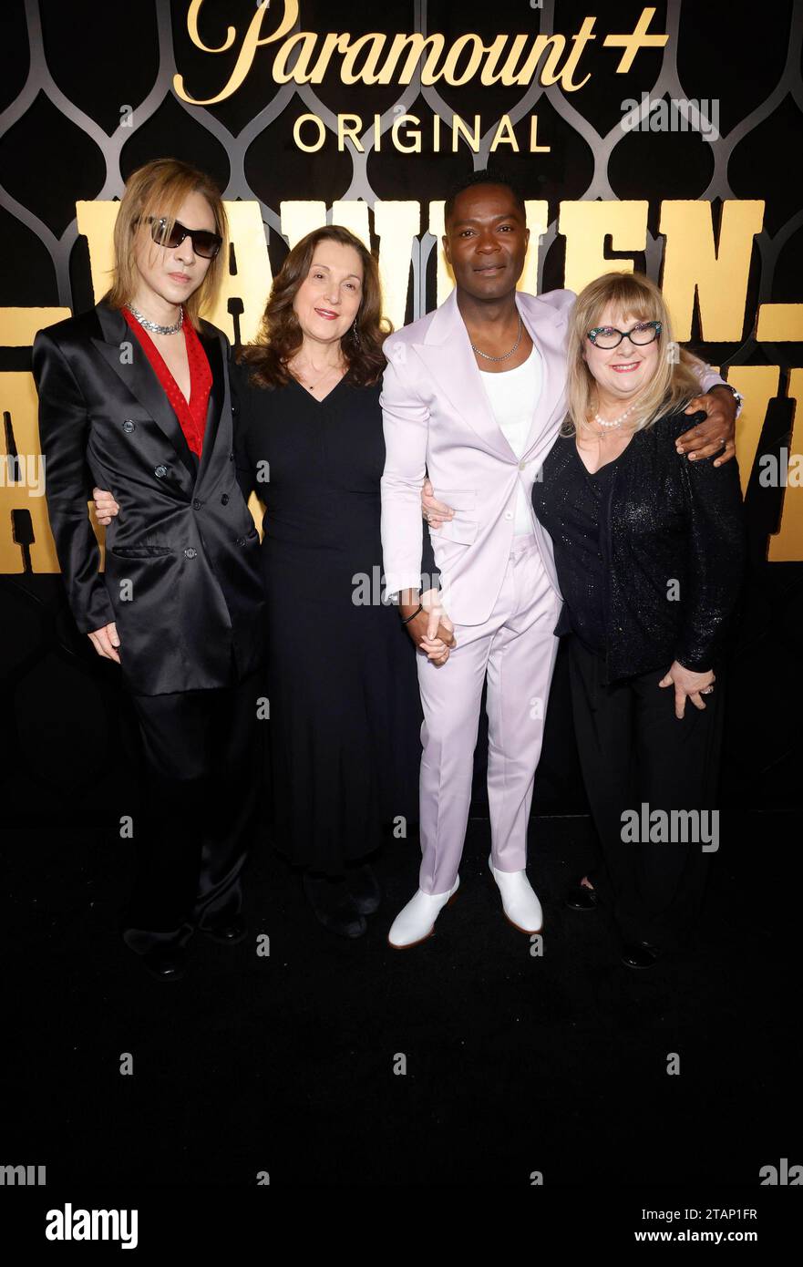 WEST HOLLYWOOD, KALIFORNIEN - 1. DEZEMBER: Yoshiki, Isis Mussenden, David Oyelowo, Colleen Camp beim Oprah Winfrey Los Angeles Event für die neue Paramount Series Lawmen: Bass Reeves im Sunset Tower in West Hollywood, Kalifornien am 1. Dezember 2023. Copyright: XFayexSadoux Credit: Imago/Alamy Live News Stockfoto