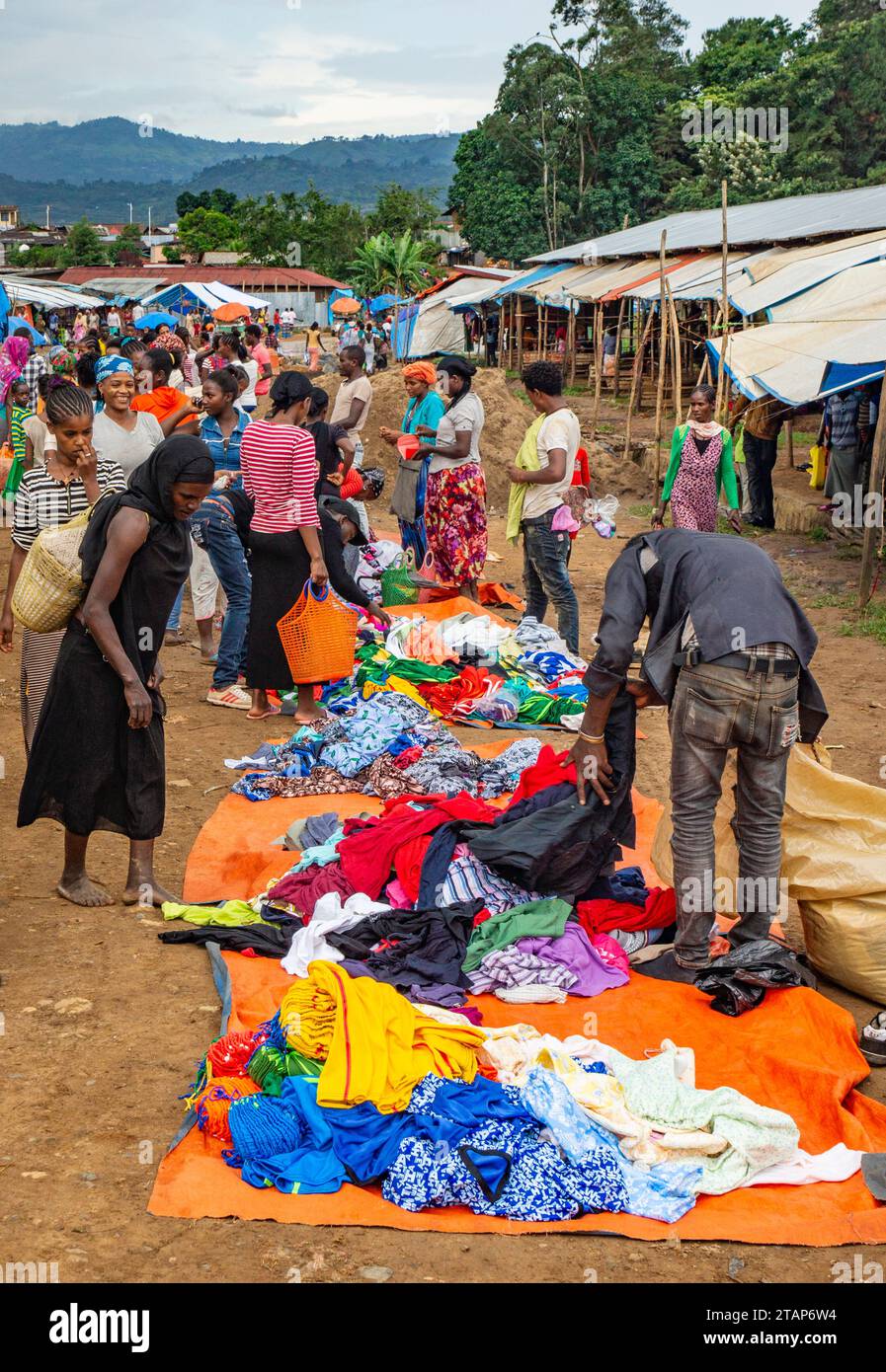 Ein Straßenmarkt in Mizan Teferi, Äthiopien Stockfoto