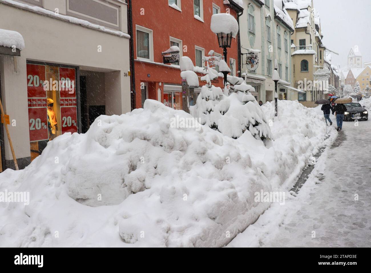 Schneemassen In Füssen, Schneemassen Liegt In Den Straßen Der Altstadt ...