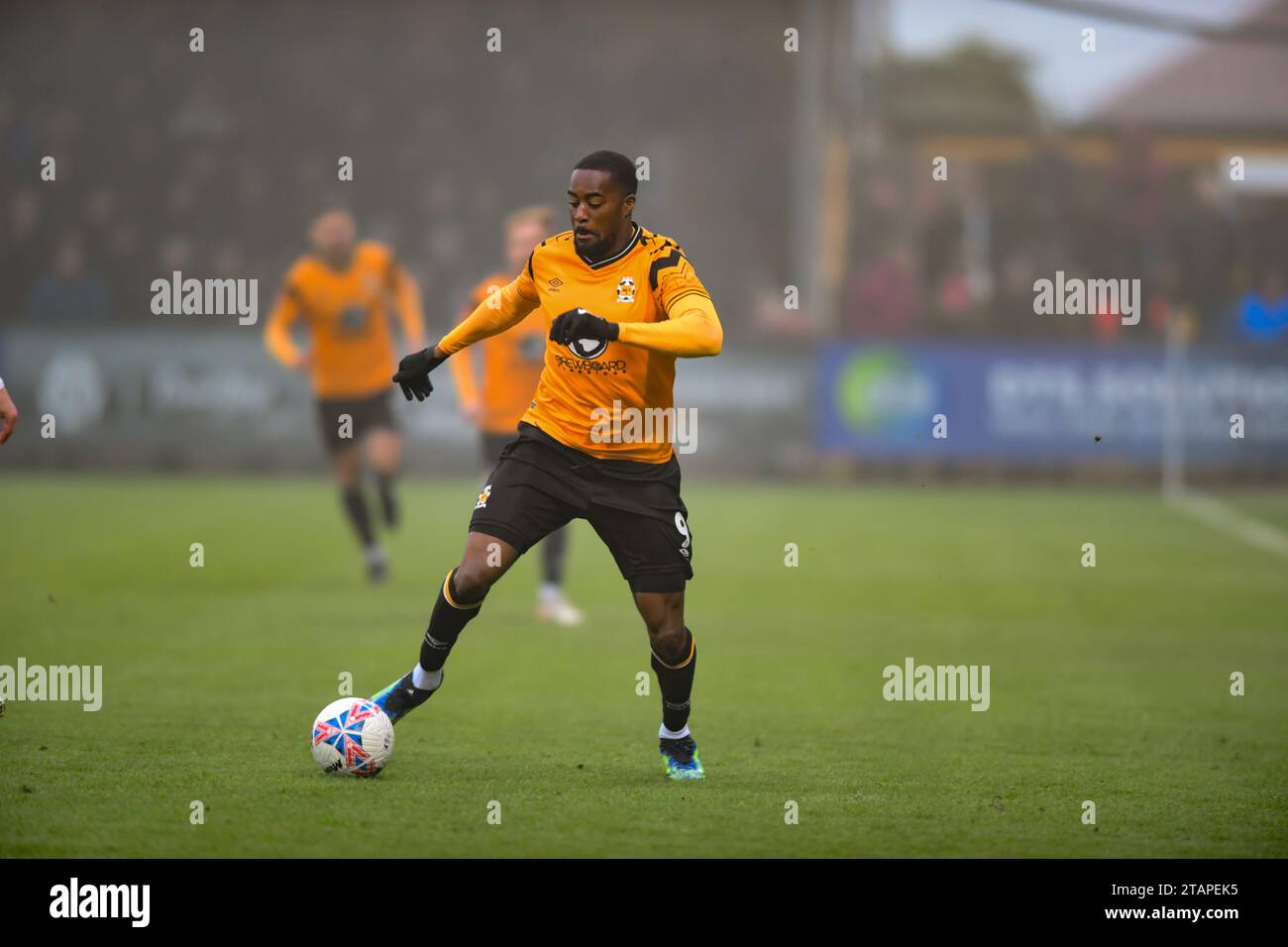 Während des FA Cup 2nd Round Matches zwischen Cambridge United und Fleetwood Town im R Costs Abbey Stadium, Cambridge am Samstag, den 2. Dezember 2023. (Foto: Kevin Hodgson | MI News) Credit: MI News & Sport /Alamy Live News Stockfoto