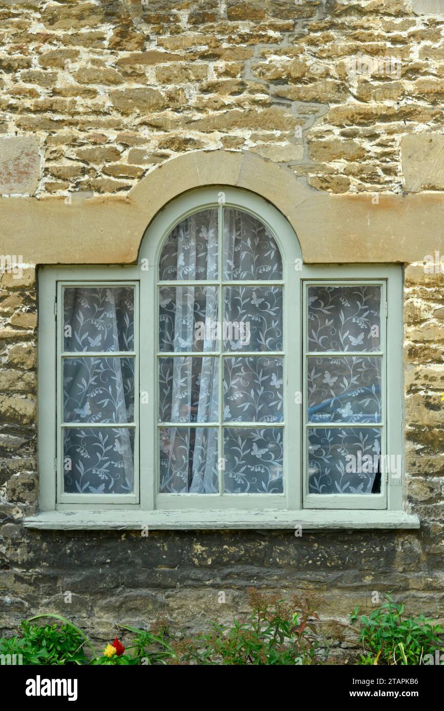 Alte südfranzösische Fenster (Fenetres). Stockfoto