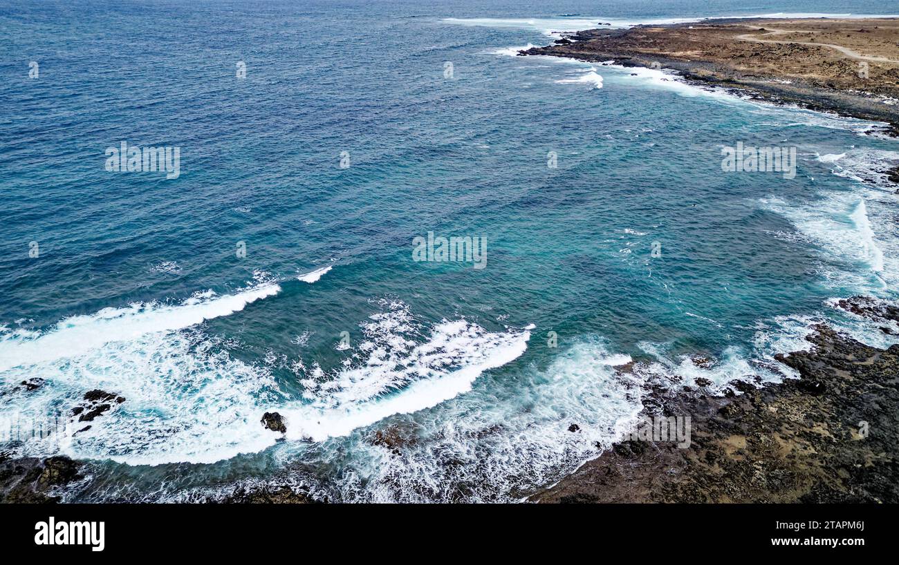 Aus der Vogelperspektive von Playa del Mejillon oder Playa del Bajo de la Burra, genannt Popcorn Beach - Spanien, Kanarische Inseln, Fuerteventura. 24.09.2023 Stockfoto