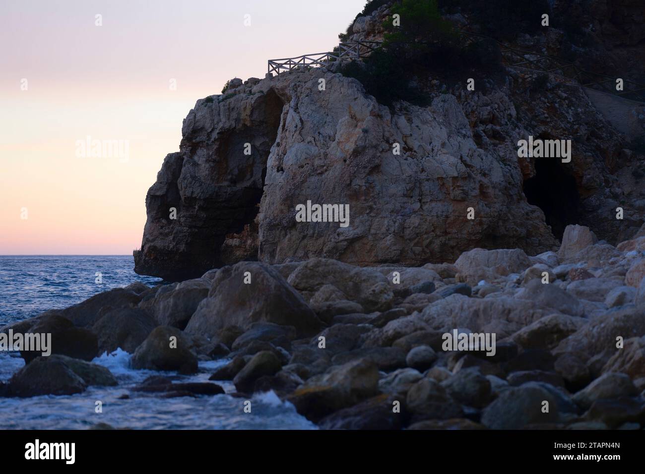 Cova dels Arcs in Cala Moraig, Benitachell, Valencia, Spanien Stockfoto