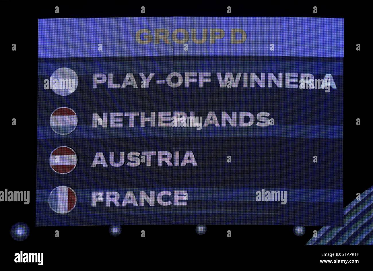 Allgemeine Ansicht der Tabelle der Gruppe D mit den Niederlanden, Österreich, Frankreich und dem Sieger des Play-off-Gewinners A bei der Auslosung der UEFA Euro 2024 in der Elbphilharmonie in Hamburg. Bilddatum: Samstag, 2. Dezember 2023. Stockfoto