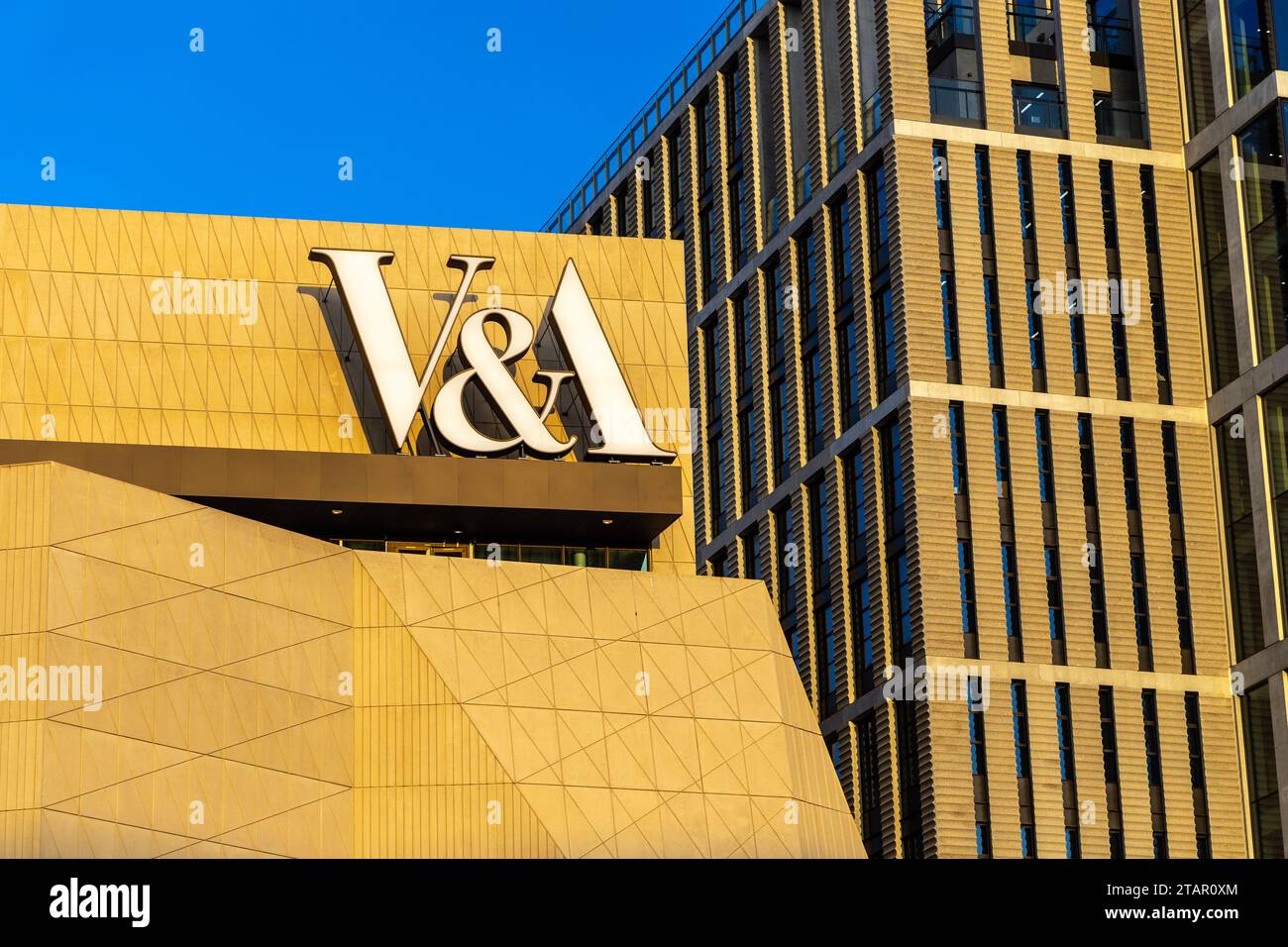 Das neue V&A East Museum befindet sich im Bau neben dem London College of Fashion Building in Stratford, London, England Stockfoto