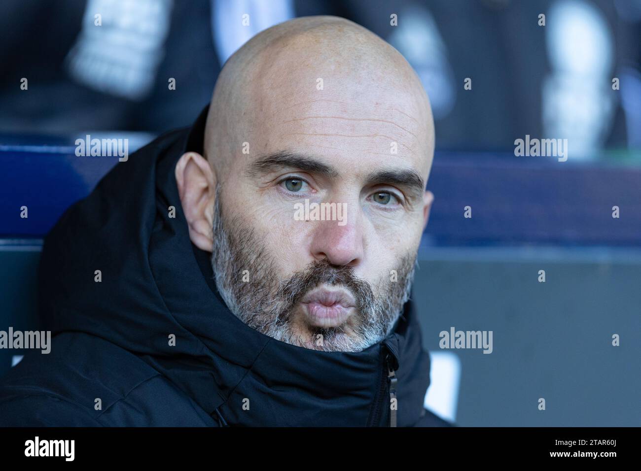 Enzo Maresca, Manager von Leicester während des Sky Bet Championship-Spiels zwischen West Bromwich Albion und Leicester City in den Hawthorns, West Bromwich am Samstag, den 2. Dezember 2023. (Foto: Gustavo Pantano | MI News) Credit: MI News & Sport /Alamy Live News Stockfoto