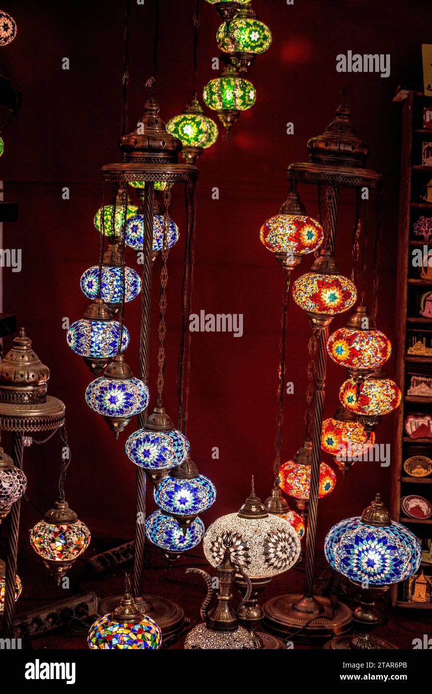 Bunte osmanische Lampen aus Mosaik Stockfoto