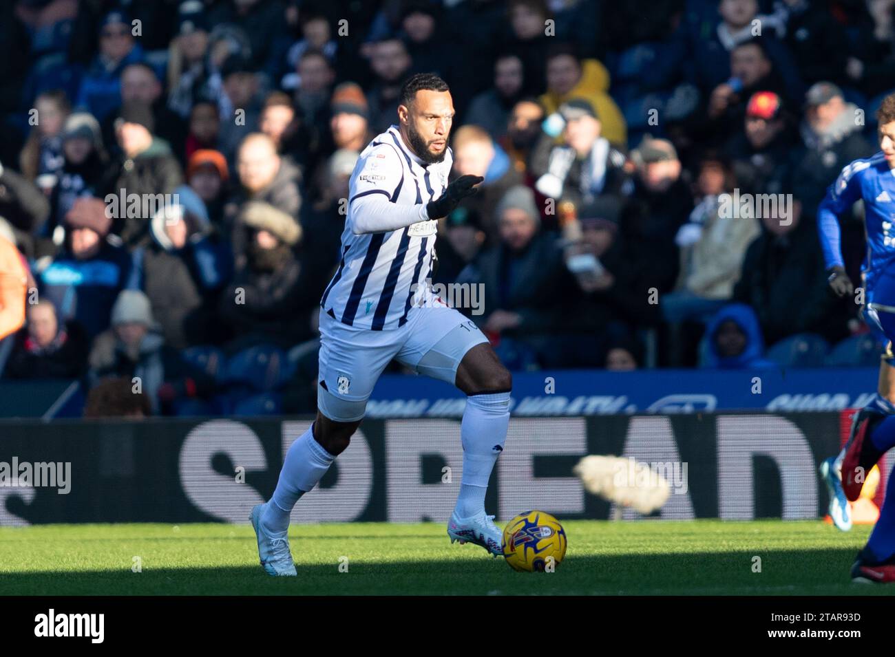 Matt Phillips von West Bromwich während des Sky Bet Championship-Spiels zwischen West Bromwich Albion und Leicester City in den Hawthorns, West Bromwich am Samstag, den 2. Dezember 2023. (Foto: Gustavo Pantano | MI News) Credit: MI News & Sport /Alamy Live News Stockfoto