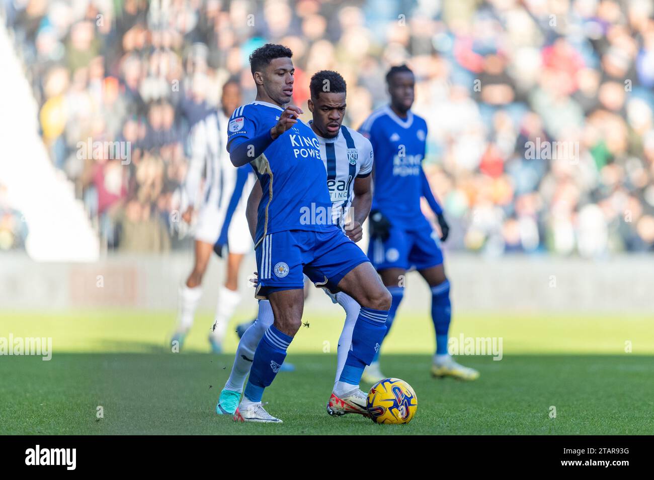 James Justin aus Leicester während des Sky Bet Championship-Spiels zwischen West Bromwich Albion und Leicester City bei den Hawthorns, West Bromwich am Samstag, den 2. Dezember 2023. (Foto: Gustavo Pantano | MI News) Credit: MI News & Sport /Alamy Live News Stockfoto