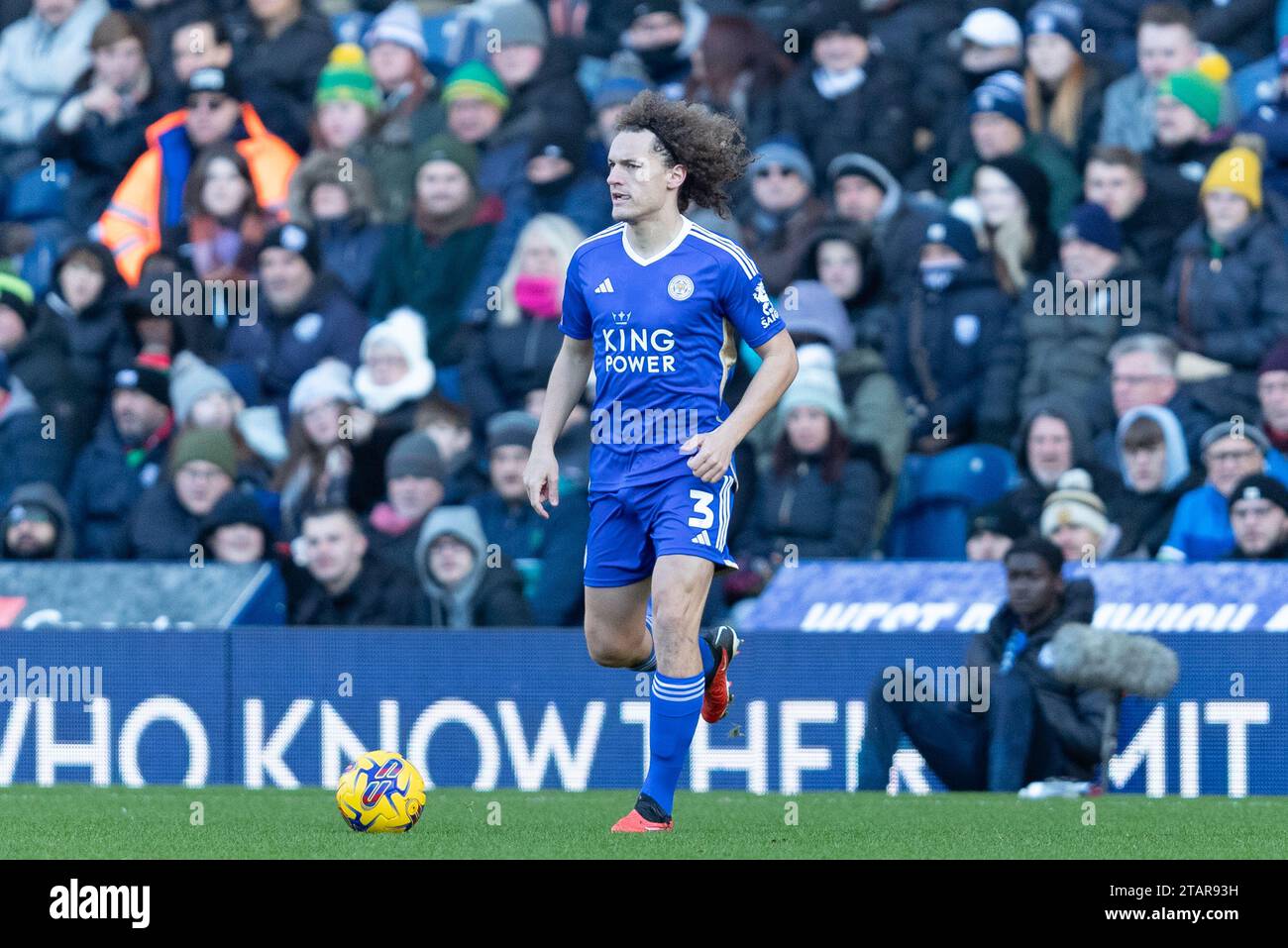 Wout Faes of Leicester während des Sky Bet Championship-Spiels zwischen West Bromwich Albion und Leicester City bei den Hawthorns, West Bromwich am Samstag, den 2. Dezember 2023. (Foto: Gustavo Pantano | MI News) Credit: MI News & Sport /Alamy Live News Stockfoto