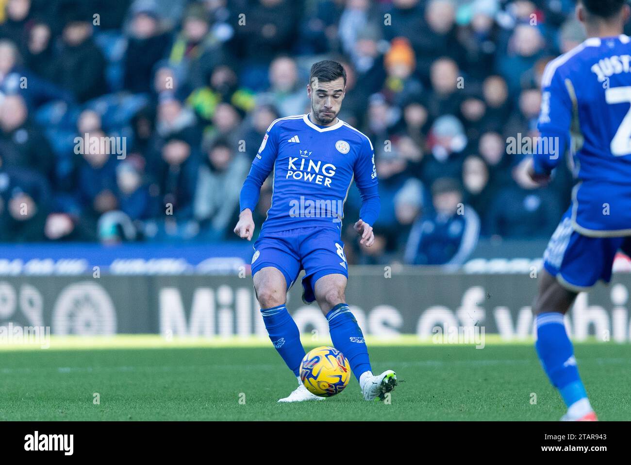 Harry Winks aus Leicester während des Sky Bet Championship-Spiels zwischen West Bromwich Albion und Leicester City in den Hawthorns, West Bromwich am Samstag, den 2. Dezember 2023. (Foto: Gustavo Pantano | MI News) Credit: MI News & Sport /Alamy Live News Stockfoto