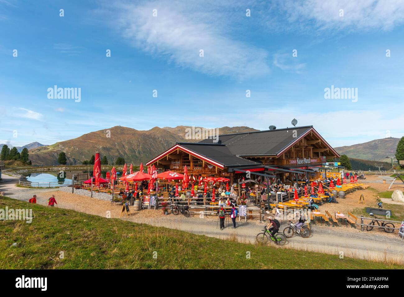 Restaurant, Apres Ski, Kaser Mandl, Penken, Penkenjoch (2) (095 m), Gemeinde Finkenberg, viele Menschen, Tuxer Tal, Zillertaler Alpen, Alpen Stockfoto