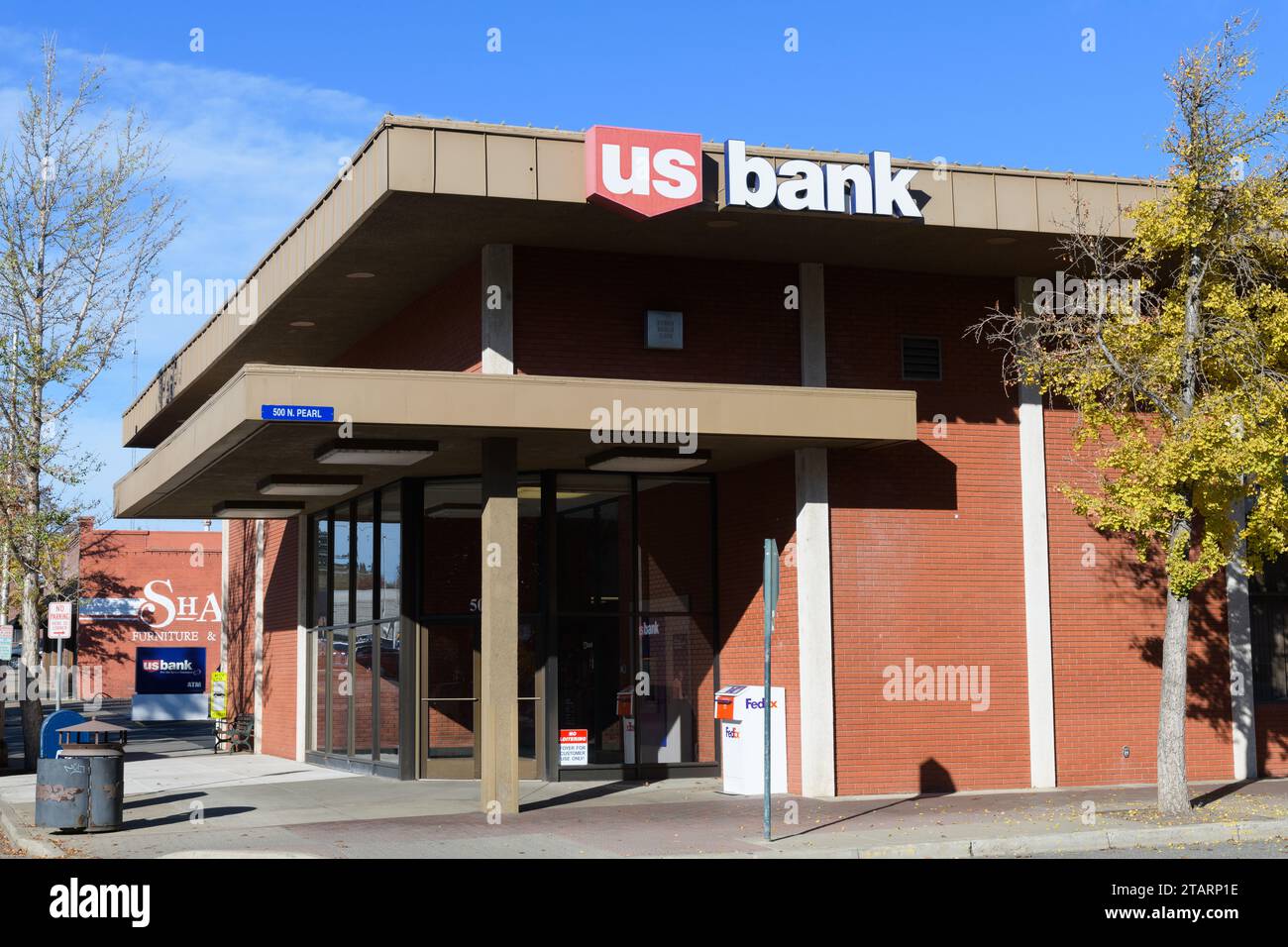 Ellensburg, WA, USA - 20. Oktober 2023; Gebäude der US-Bank mit Schild in der 500 N Pearl im Zentrum von Ellensburg, Washington Stockfoto