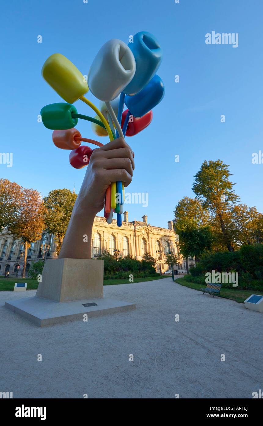 Blumenstrauß aus Tulpen von Jeff Koons in der Nähe des Petit Palace, gewidmet Anne Hidalgo, der ehemaligen Bürgermeisterin von Paris Stockfoto