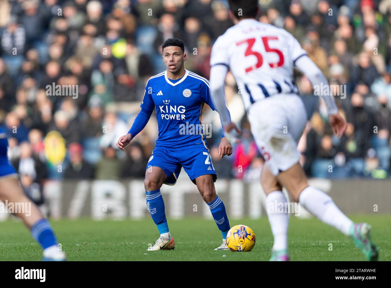 James Justin aus Leicester während des Sky Bet Championship-Spiels zwischen West Bromwich Albion und Leicester City bei den Hawthorns, West Bromwich am Samstag, den 2. Dezember 2023. (Foto: Gustavo Pantano | MI News) Credit: MI News & Sport /Alamy Live News Stockfoto