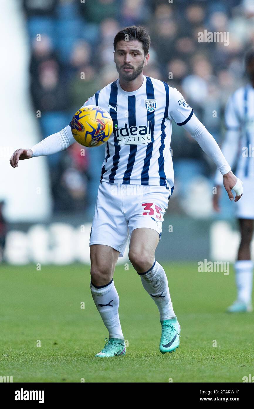 Okay Yokuslu aus West Bromwich während des Sky Bet Championship Matches zwischen West Bromwich Albion und Leicester City in den Hawthorns, West Bromwich am Samstag, den 2. Dezember 2023. (Foto: Gustavo Pantano | MI News) Credit: MI News & Sport /Alamy Live News Stockfoto