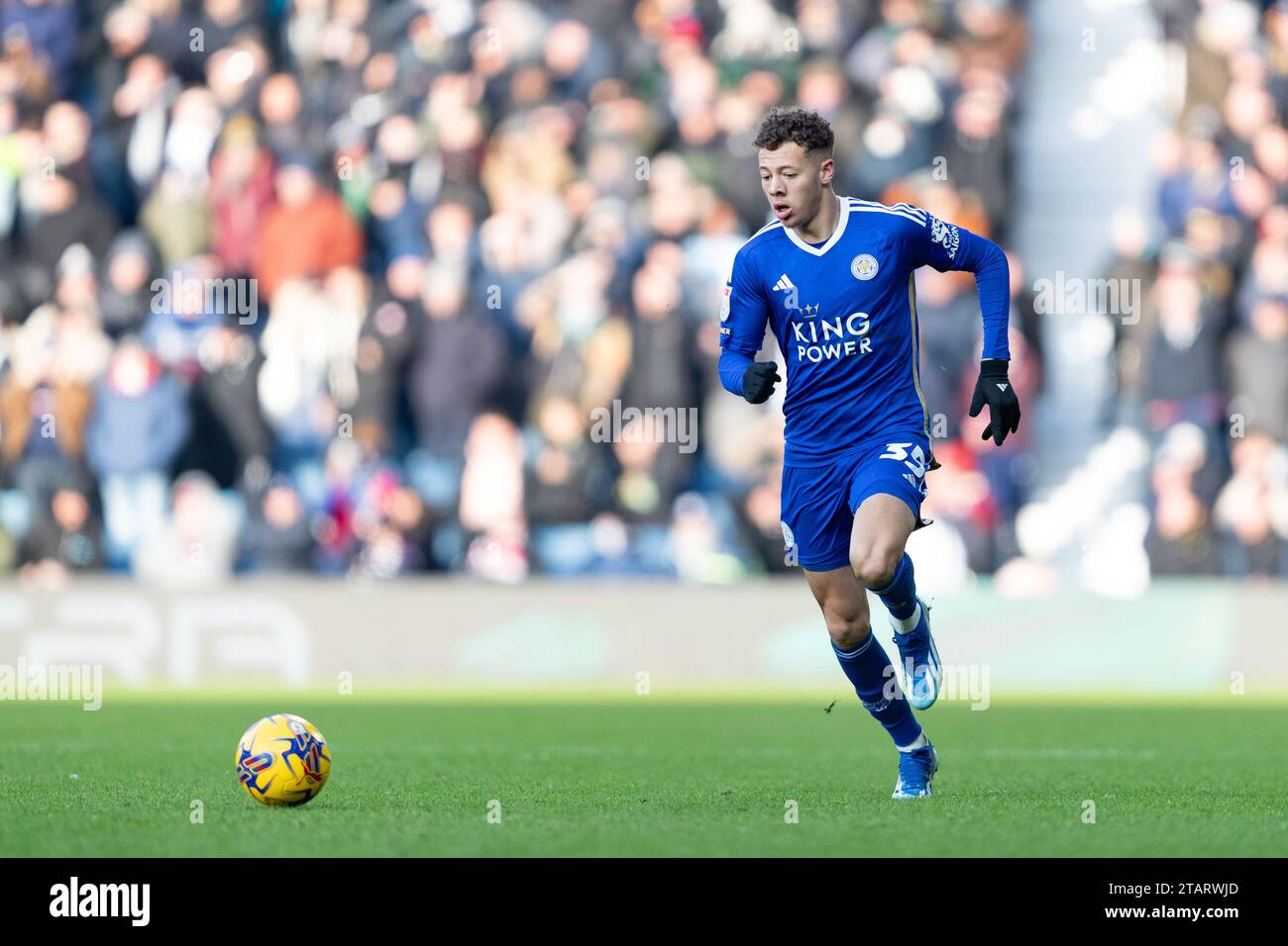 Kasey McAteer aus Leicester während des Sky Bet Championship-Spiels zwischen West Bromwich Albion und Leicester City in den Hawthorns, West Bromwich am Samstag, den 2. Dezember 2023. (Foto: Gustavo Pantano | MI News) Credit: MI News & Sport /Alamy Live News Stockfoto