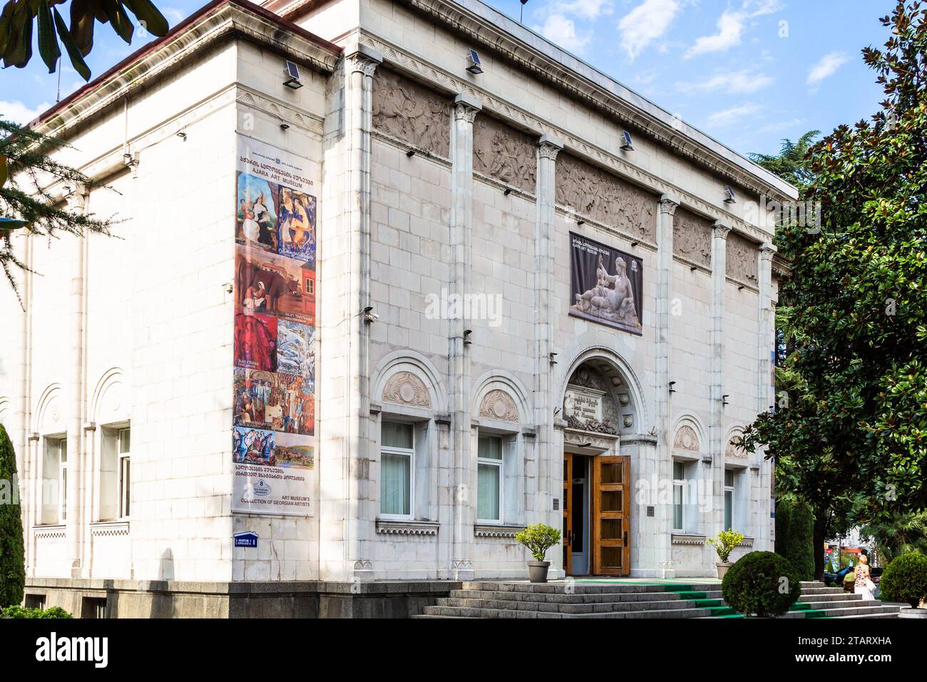 Batumi, Georgia - 17. September 2023: Bau des State Art Museum of Adjara in Batumi City am sonnigen Herbsttag. Stockfoto