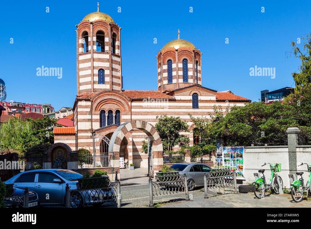 Batumi, Georgien - 19. September 2023: Bau der griechischen Kirche St. Nikolaus in Batumi an sonnigen Tagen. Diese Kirche ist mehr als 150 Jahre alt und Stockfoto