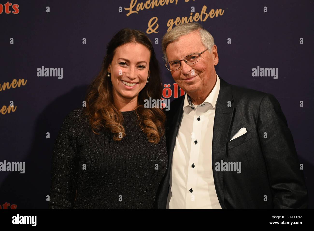 Politiker Wolfgang Bosbach und Tochter Caroline kommt zur Premiere des 8. Kölner Weihnachtscircus *** der Politiker Wolfgang Bosbach und seine Tochter Caroline nehmen an der Premiere des 8. Kölner Weihnachtszirkus Teil Stockfoto