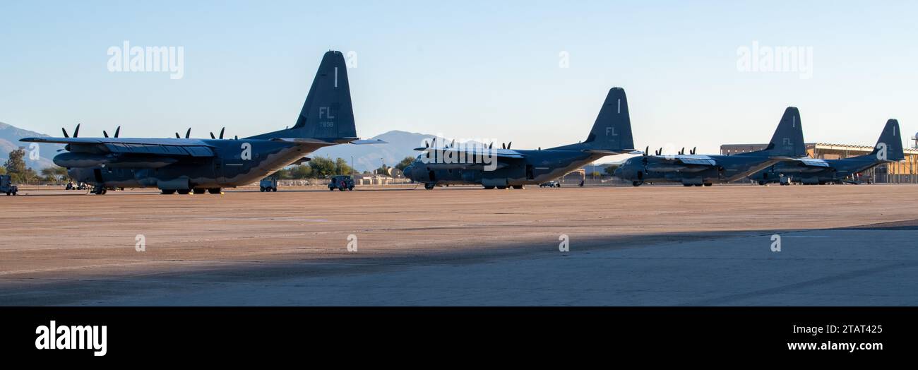Mehrere 920th Rescue Wing HC-130J Combat King II Flugzeuge sitzen auf ...