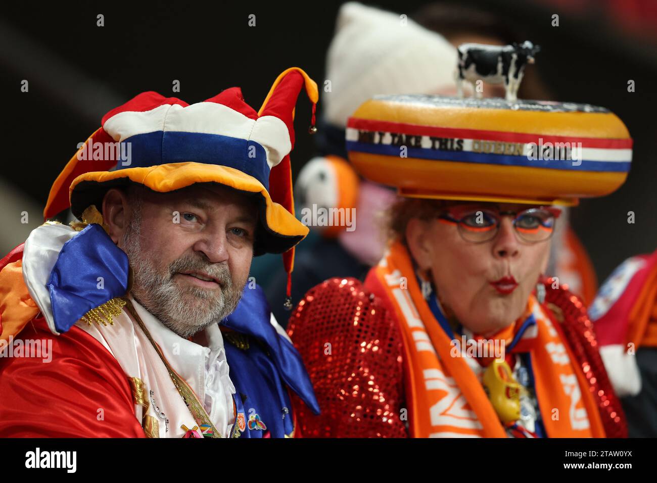 London, Großbritannien. Dezember 2023. Fans der Niederlande beim Spiel der UEFA Women's Nations League im Wembley Stadium in London. Der Bildnachweis sollte lauten: Paul Terry/Sportimage Credit: Sportimage Ltd/Alamy Live News Stockfoto