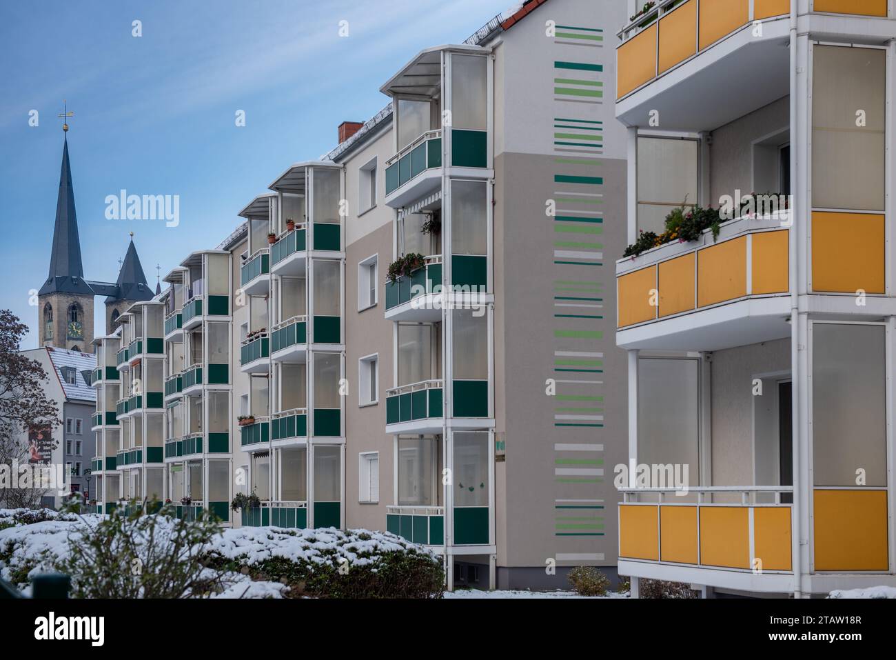 Halberstadt, Sachsen-Anhalt, Deutschland, 11/30/2023 - modernisierte Wohnungen im Stadtzentrum Stockfoto