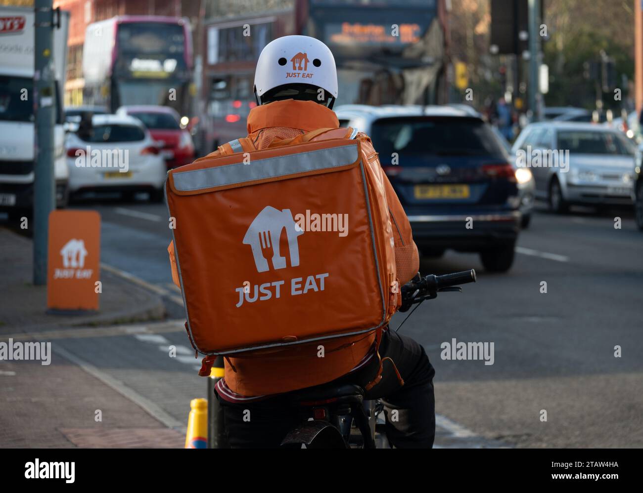 Essen Sie einfach Fahrradlieferung, Birmingham, West Midlands, England, Großbritannien Stockfoto
