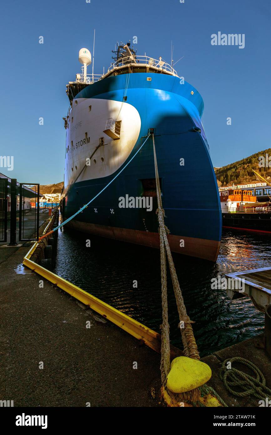 Bug des Offshore-Plattformversorgungsschiffs (PSV) Aurora Storm im Hafen von Bergen, Norwegen. Stockfoto
