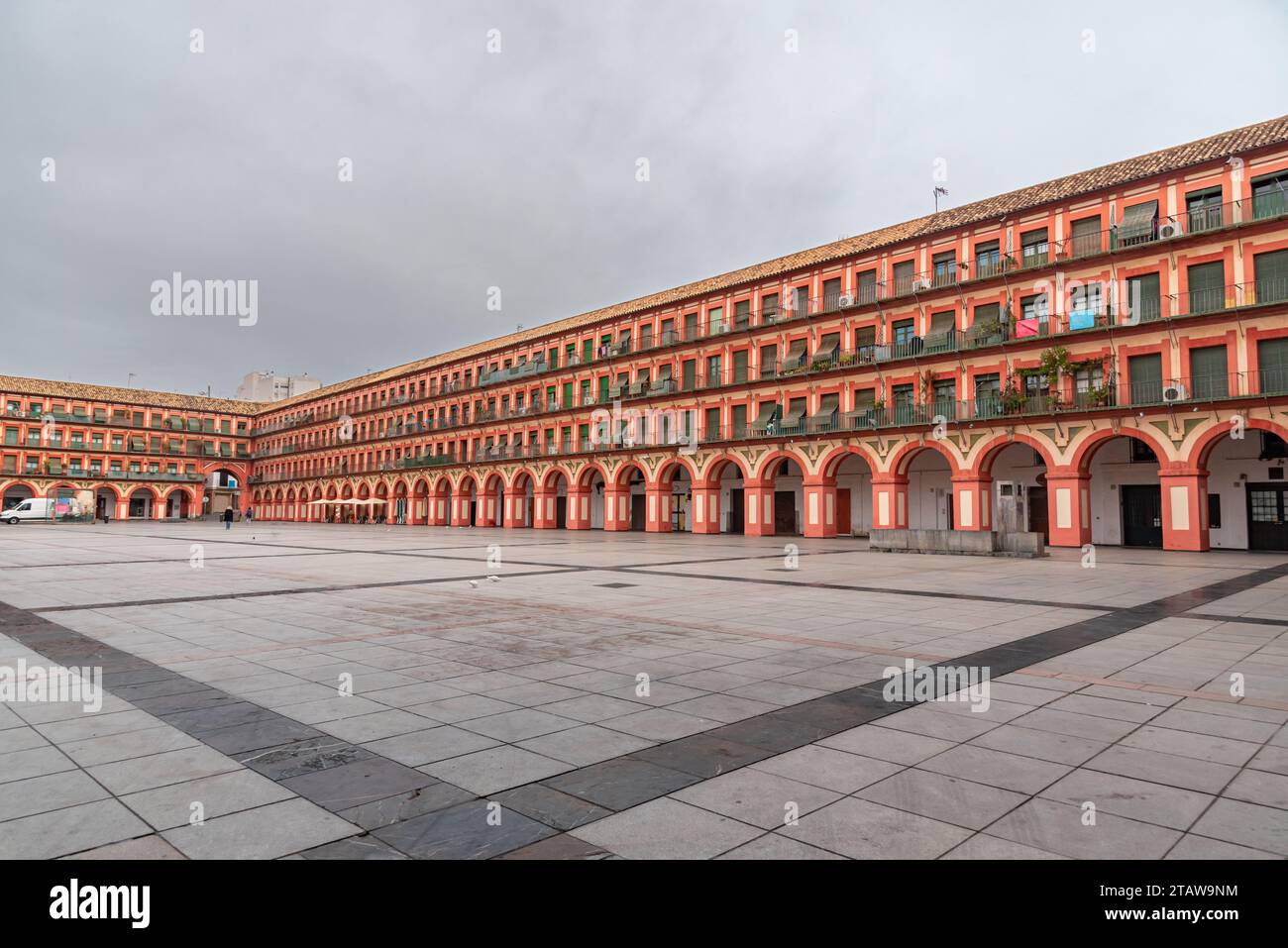 Plaza de la Corredera in Córdoba, emblematischer Ort der Stadt, der einzige viereckige Platz in Andalusien. Stockfoto