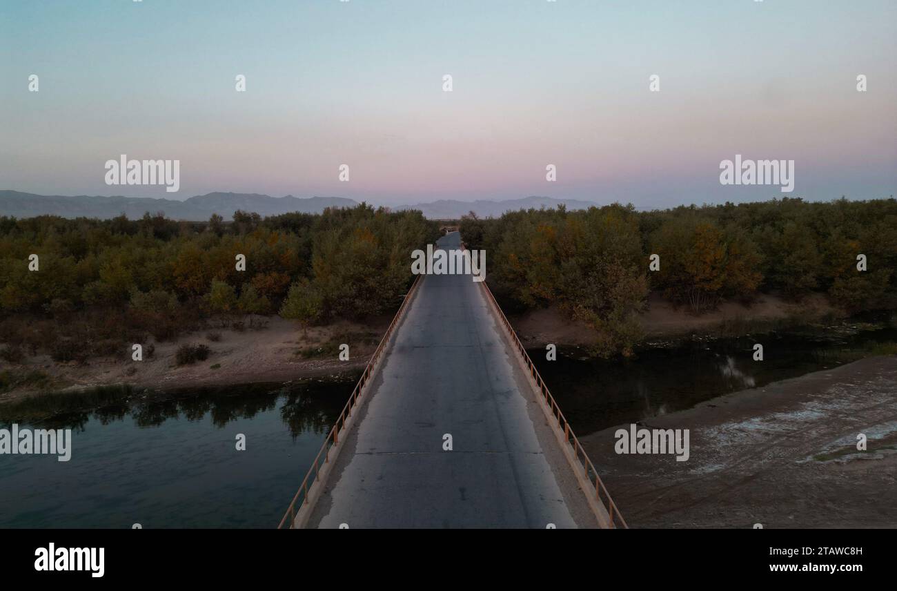 Luftaufnahme von Herat Stadt, Musalla Komplex, fünf Musallah Minarette von Herat, Zitadelle von Herat, Qala Iktyaruddin. Stockfoto