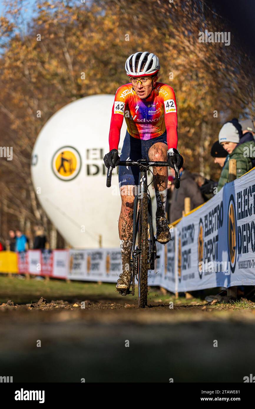 42 MAJERUS CHRISTINE DE TEAM SD WORX WÄHREND DES SCHORRECROSS BOOMS (BELGIEN), SUPERPRESTIGE CYCLOCROSS 2023 RACE 5, ELITE WOMEN & U23, PROVINCIAAL DOME Stockfoto