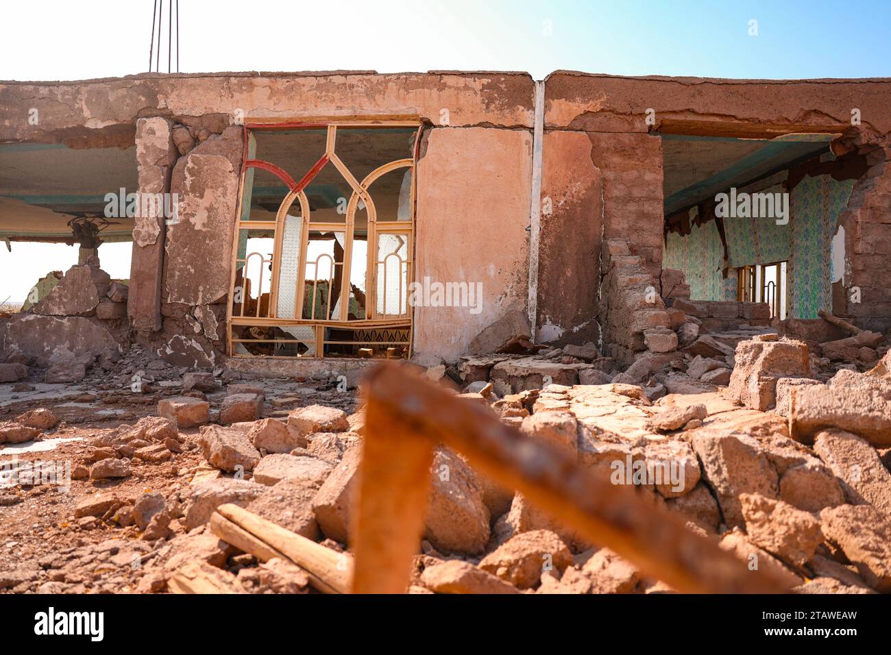 Ein Dorf, das durch ein starkes Erdbeben schwer beschädigt wurde. Herat, Afghanistan Stockfoto