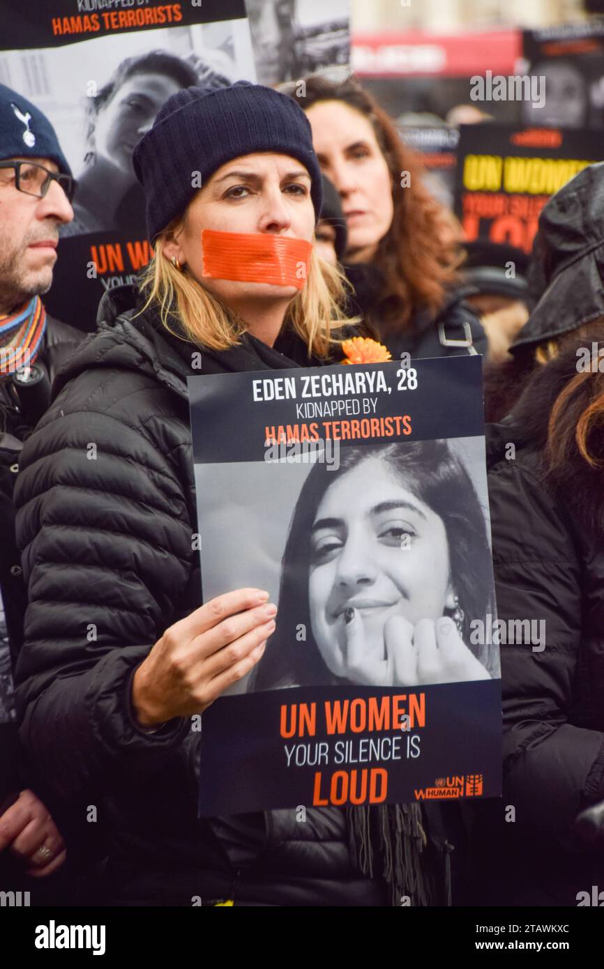 London, England, Großbritannien. Dezember 2023. Frauen versammeln sich