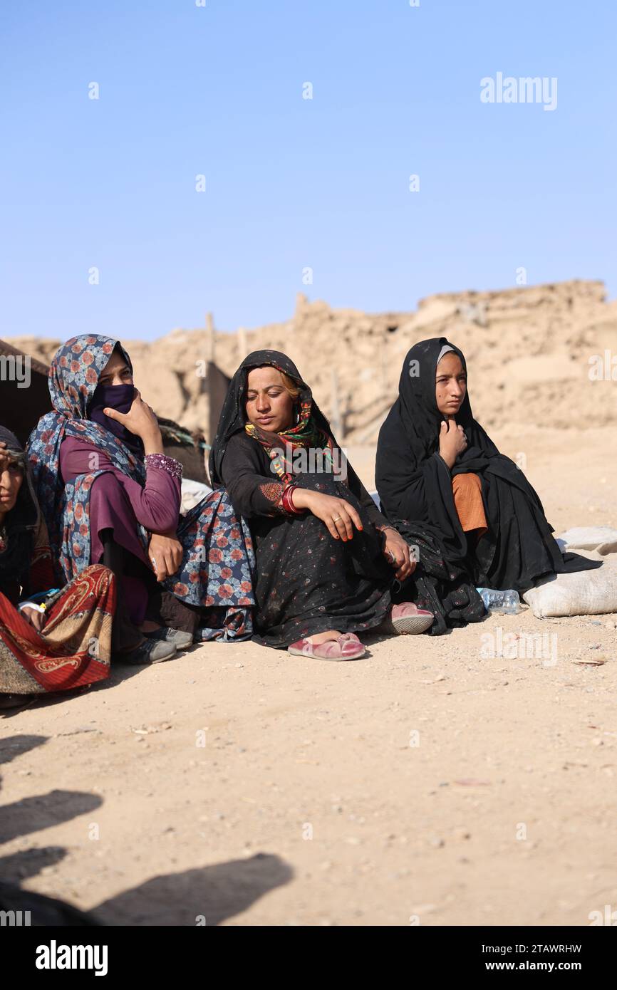 Menschen in Not, Flüchtlinge und afghanische Menschen, die Hilfe benötigen. Stockfoto