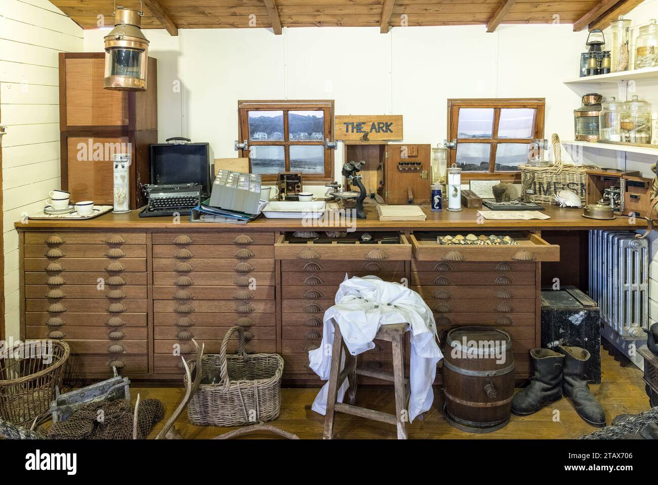 Museumsausstellung des schwimmenden Labors der Arche im Field Studies Council Centre in Great Cumbrae, Schottland, Großbritannien Stockfoto