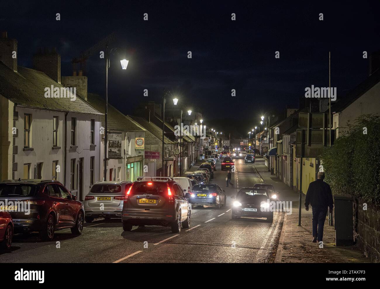 Nächtliche Straßenszene, Bushmills, Co. Antrim, Irland Stockfoto